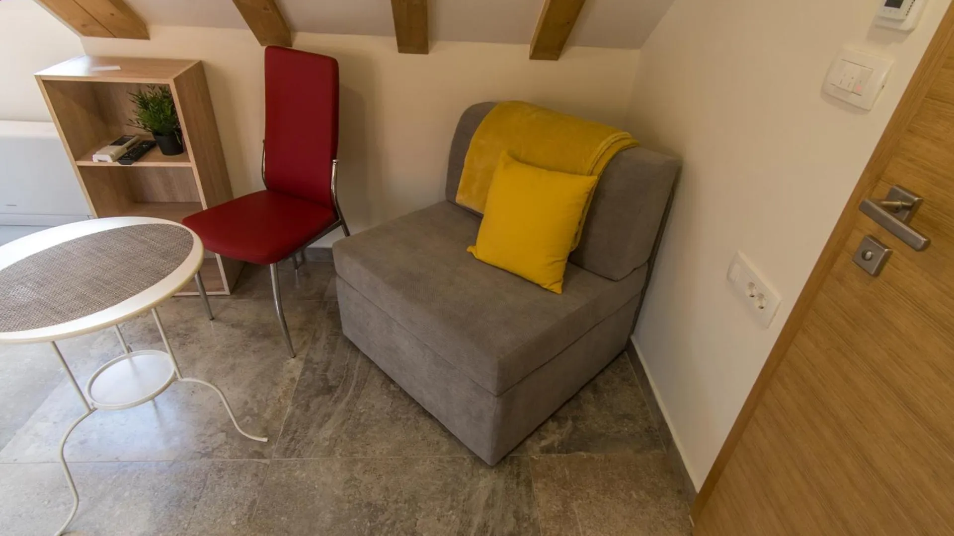 Jr Luxury Guesthouse2 Σπλιτ Πανσιόν