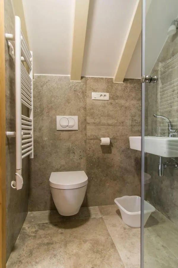 Jr Luxury Guesthouse2 Σπλιτ Πανσιόν