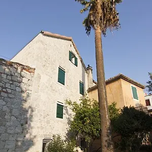 Baguc **** Split